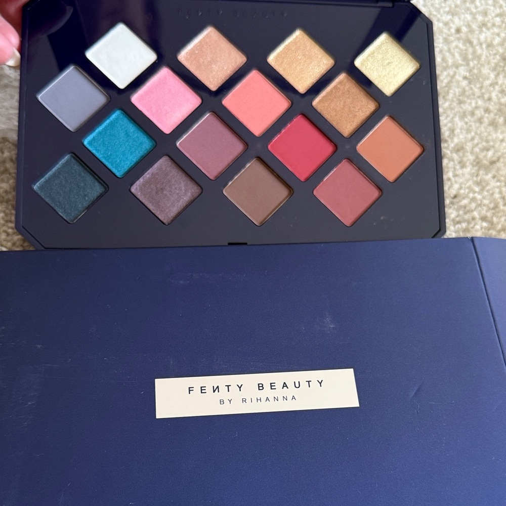 Fenty Beauty Eyeshadow Palette - Bold Hues